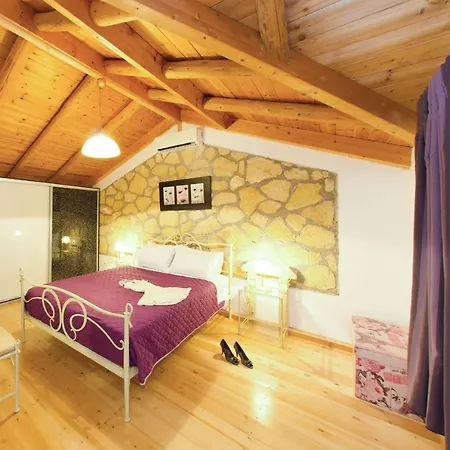 Villa Tireda * Marathiás