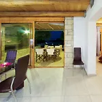 Villa Villa Tireda *