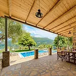 Villa Tireda * Marathiás