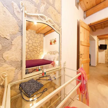Villa Tireda Villa Marathiás