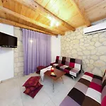 Villa Tireda Marathiás