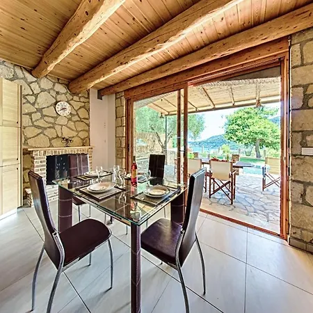 וילה Villa Tireda *