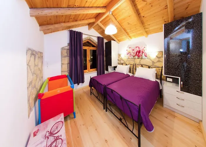 Villa Tireda * Marathiás