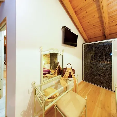 Villa Tireda Βίλα