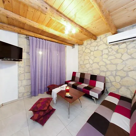 Villa Tireda Marathiás