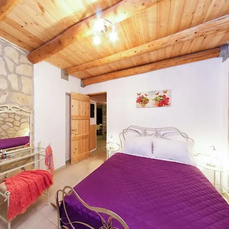 Villa Tireda Vilă Marathiás