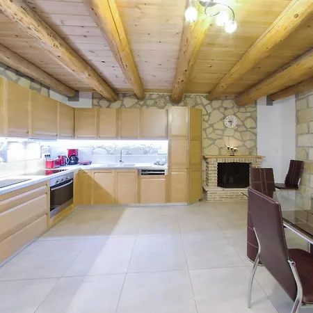 Villa Tireda Vilă Marathiás