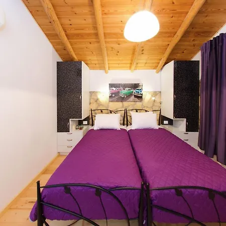 Vilă Villa Tireda Marathiás
