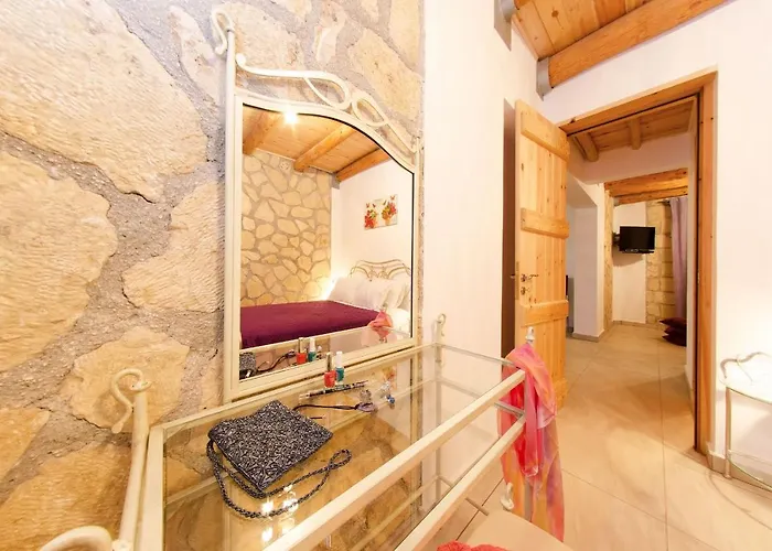 Villa Tireda Βίλα Μαραθιάς
