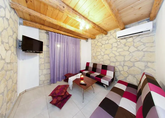 Villa Tireda Μαραθιάς