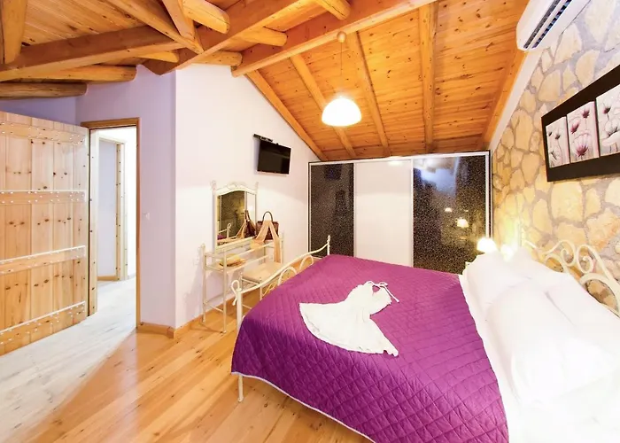 Villa Tireda Βίλα *