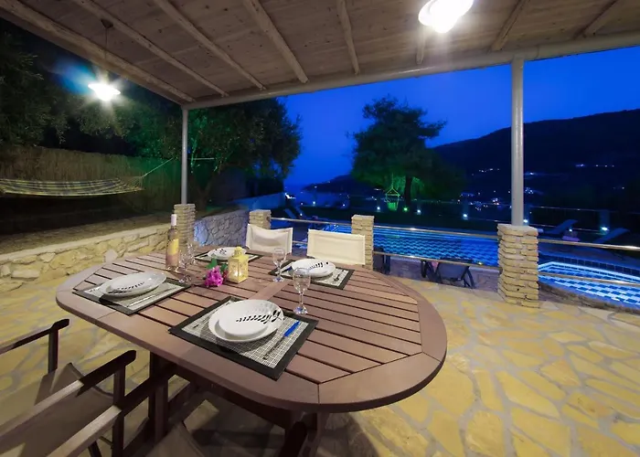 Villa Tireda Βίλα *