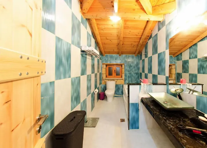 Villa Tireda Βίλα *